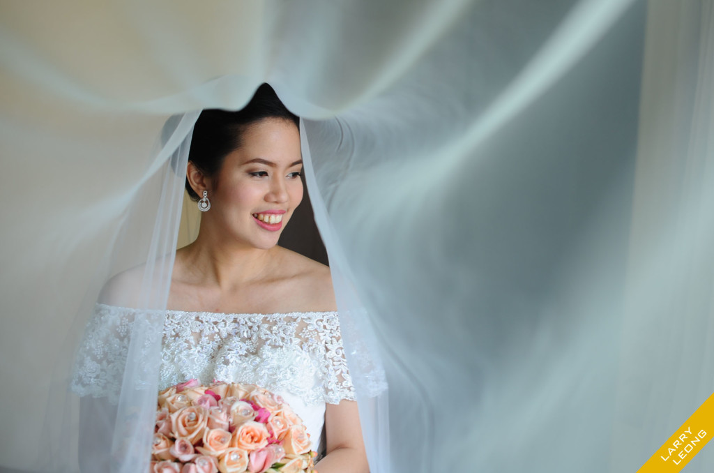 veil shot bride church